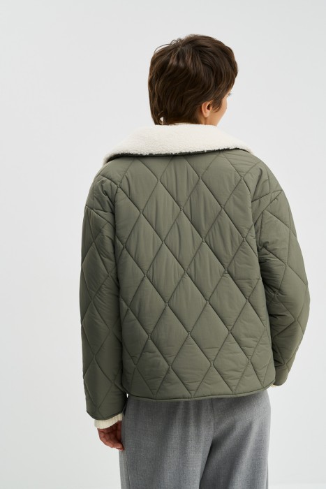 стеганая куртка с меховой отделкой по цене 3640 руб вид справа