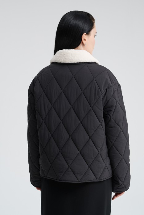 стеганая куртка с меховой отделкой по цене 4790 руб вид справа