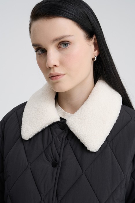 стеганая куртка с меховой отделкой из россии вид сбоку