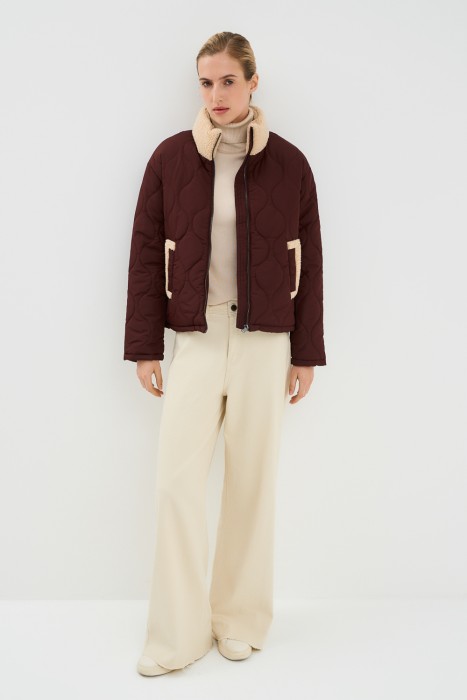 стеганая куртка с меховой отделкой от бренда снежная королева вид слева