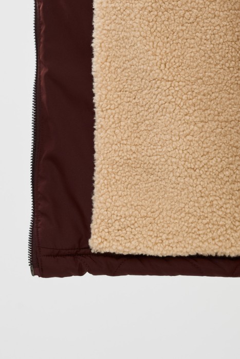 стеганая куртка с меховой отделкой из россии вид сбоку