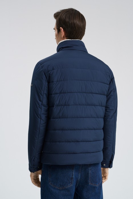 стеганая куртка с отделкой меховой тканью по цене 6040 руб вид справа