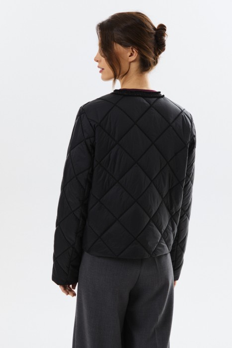 стеганая куртка с отделкой по цене 4210 руб вид справа