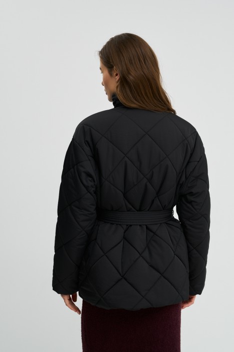 стеганая куртка с поясом по цене 4600 руб вид справа