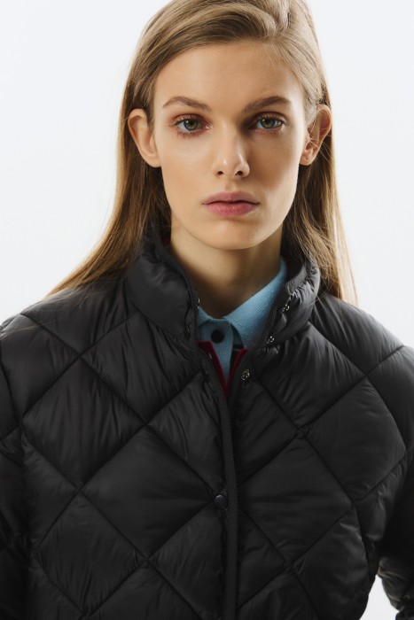 стеганая куртка с поясом по цене 4790 руб вид справа