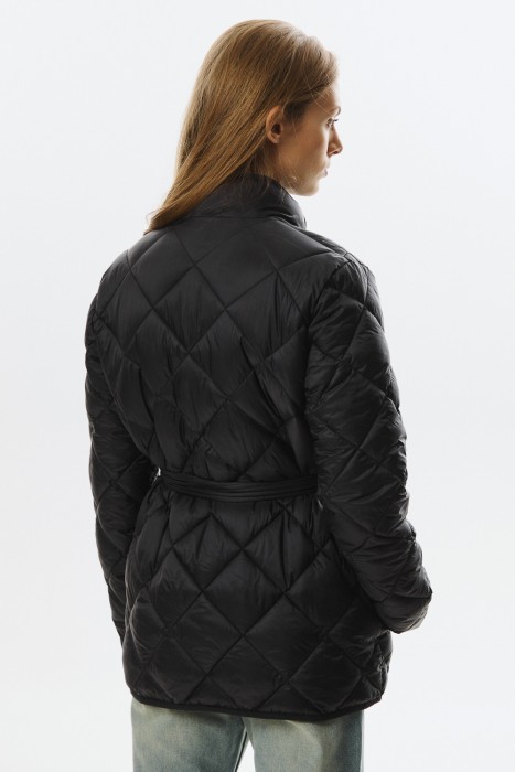 стеганая куртка с поясом из россии вид сбоку