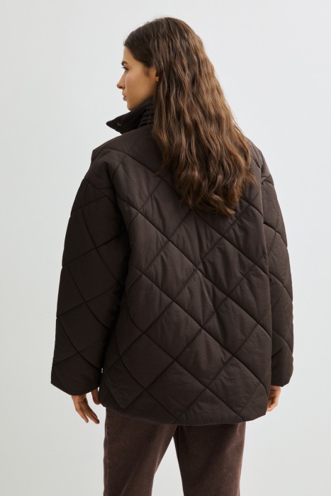 стеганая куртка с поясом по цене 7380 руб вид справа