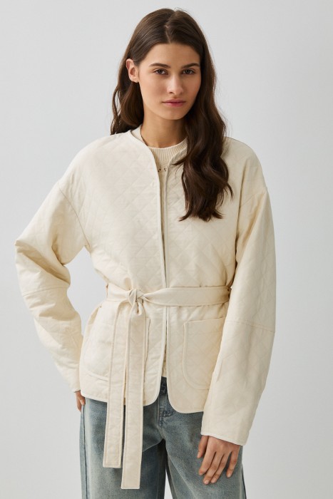 стеганая куртка с поясом от бренда снежная королева вид слева