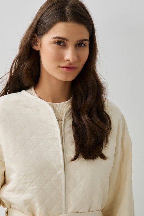 стеганая куртка с поясом из россии вид сбоку