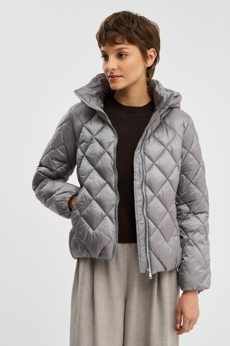 стеганая куртка с воротником-стойкой от бренда снежная королева вид слева