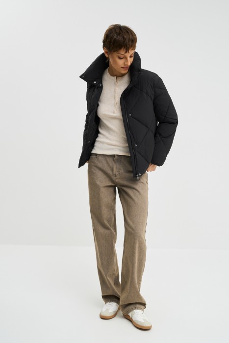 стеганая куртка с воротником-стойкой от бренда снежная королева вид слева