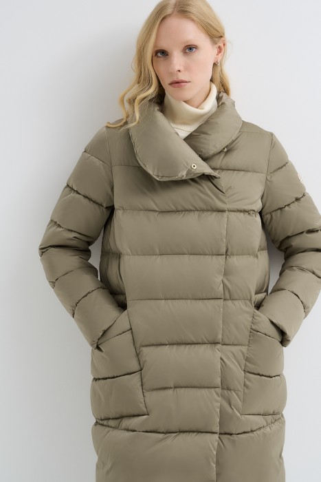 стеганая куртка с воротником-стойкой от бренда снежная королева вид слева