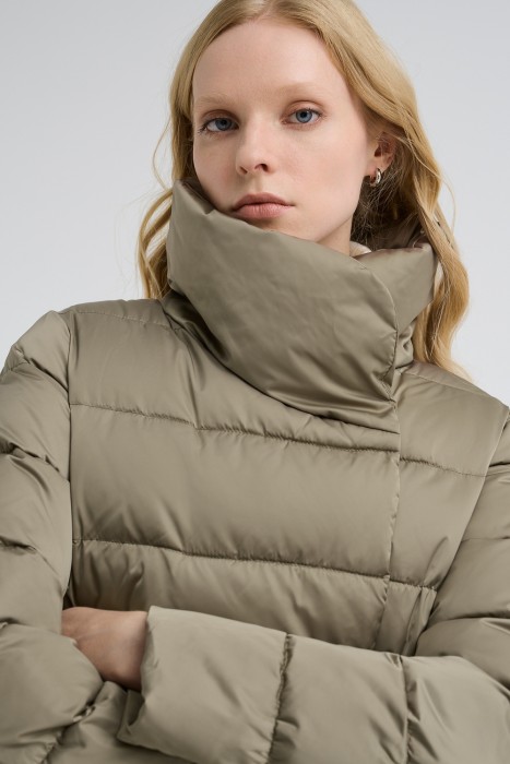 стеганая куртка с воротником-стойкой из россии вид сбоку