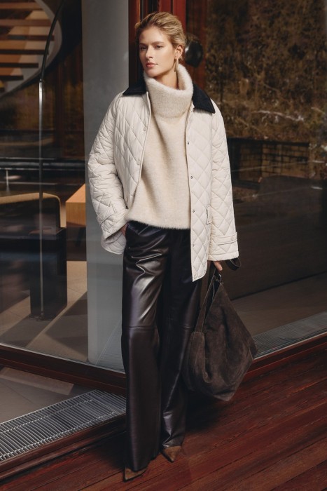 стеганая куртка от бренда снежная королева вид слева