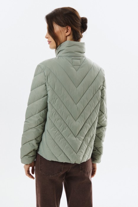 стеганая куртка по цене 6130 руб вид справа