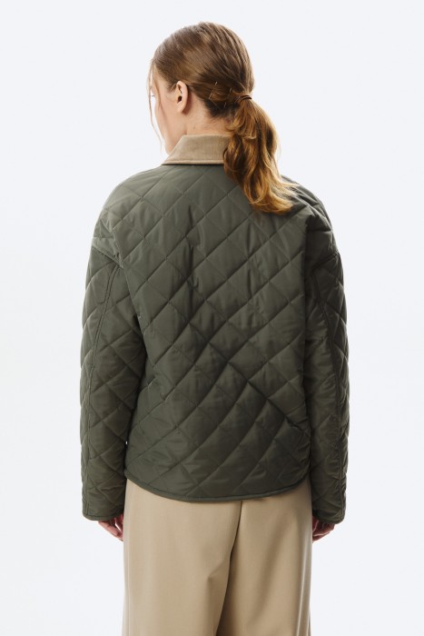 стеганая куртка по цене 3640 руб вид справа