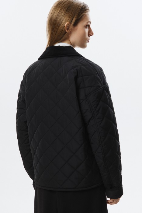 стеганая куртка по цене 3250 руб вид справа