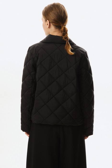 стеганая куртка по цене 3250 руб вид справа