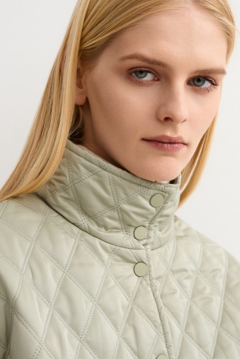 стеганая куртка по цене 5080 руб вид справа