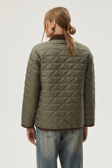 стеганая куртка по цене 5840 руб вид справа