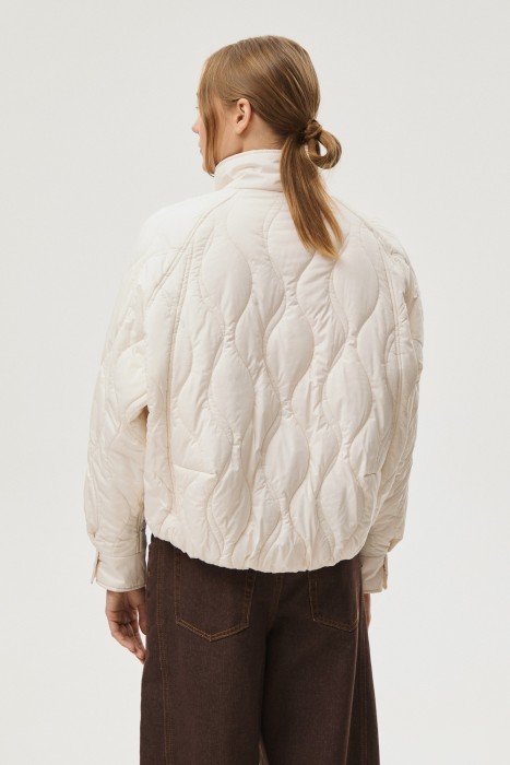 стеганая куртка по цене 6800 руб вид справа