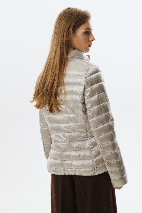 стеганая куртка по цене 4210 руб вид справа