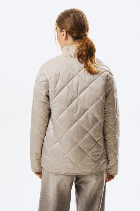 стеганая куртка по цене 4980 руб вид справа