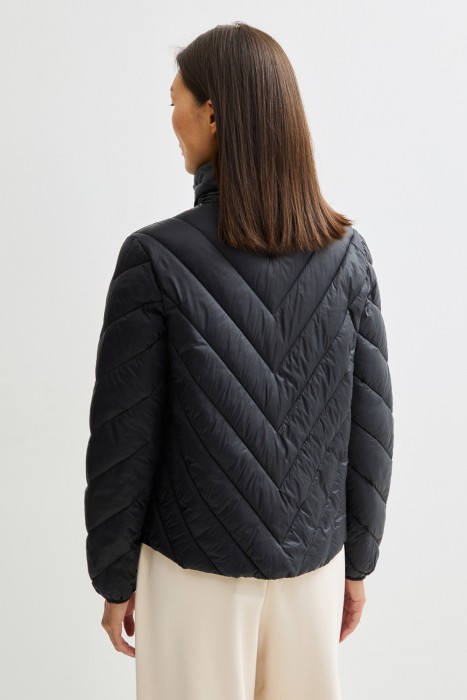 стеганая куртка по цене 5750 руб вид справа