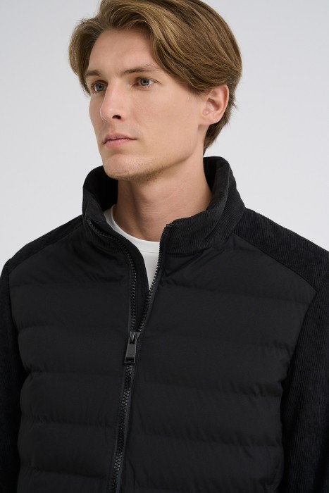 стеганая куртка по цене 7860 руб вид справа