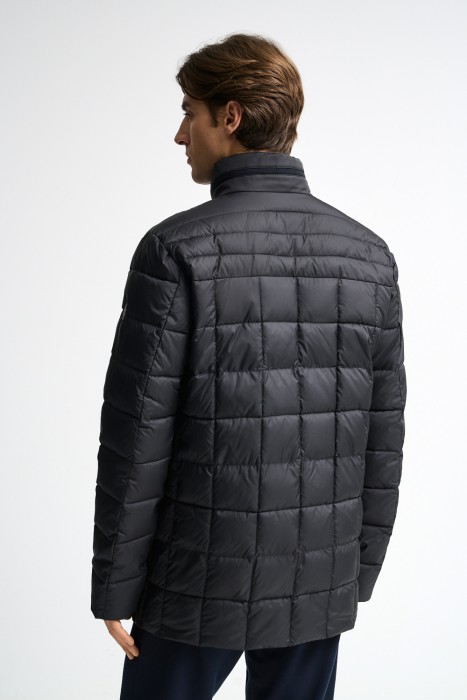 стеганая куртка по цене 9780 руб вид справа