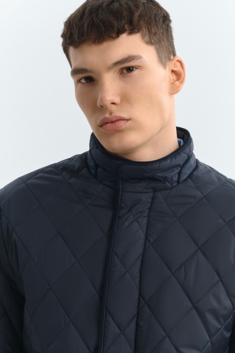 стеганая куртка по цене 4880 руб вид справа