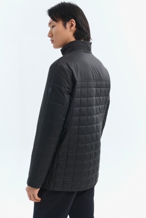 стеганая куртка по цене 4600 руб вид справа