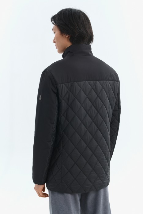 стеганая куртка по цене 6020 руб вид справа