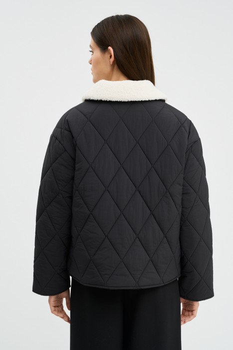 стеганая куртка по цене 4020 руб вид справа