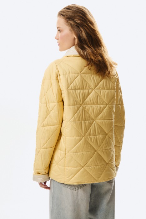 стеганая куртка по цене 4790 руб вид справа