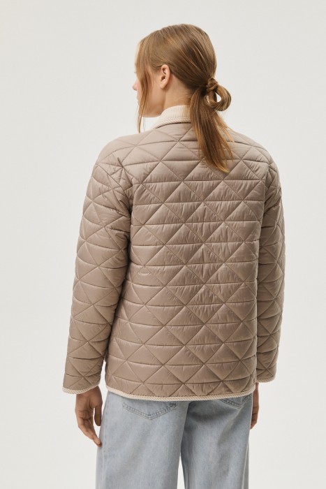 стеганая куртка по цене 7480 руб вид справа