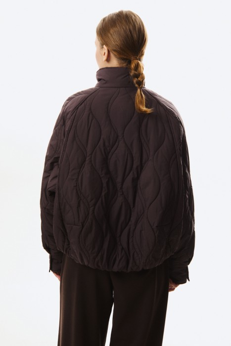 стеганая куртка по цене 6800 руб вид справа