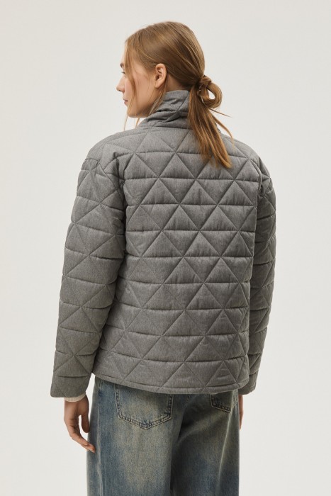 стеганая куртка по цене 4690 руб вид справа