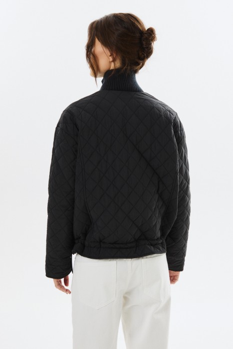 стеганая куртка по цене 4210 руб вид справа