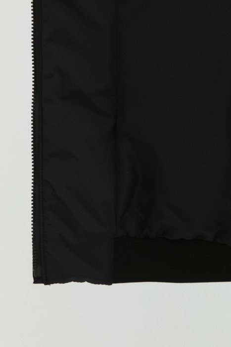 стеганая куртка по цене 6130 руб вид справа