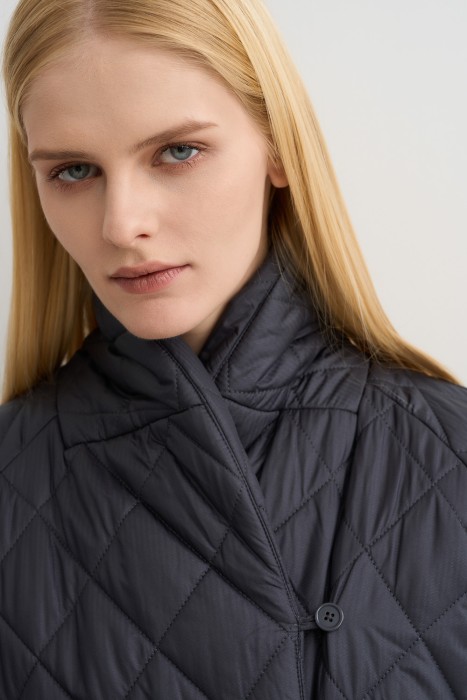 стеганая куртка по цене 5560 руб вид справа