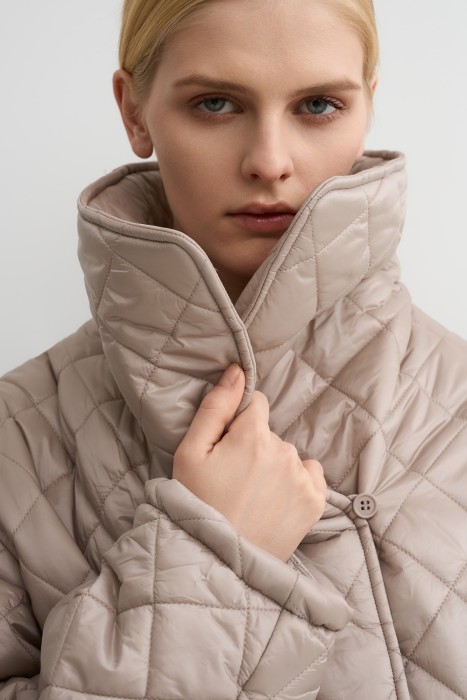 стеганая куртка по цене 4400 руб вид справа