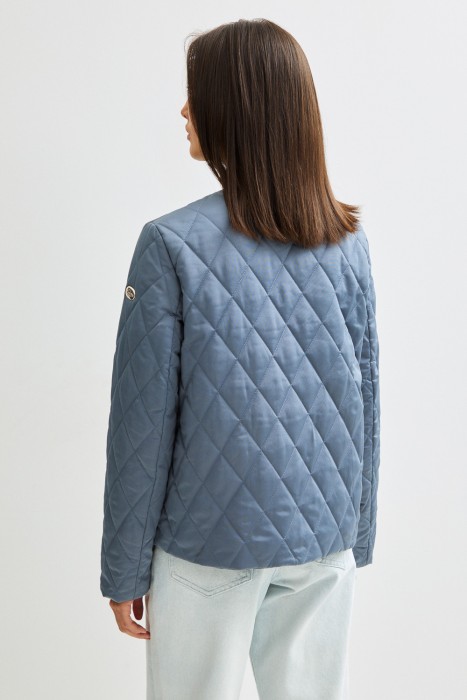 стеганая куртка по цене 6800 руб вид справа