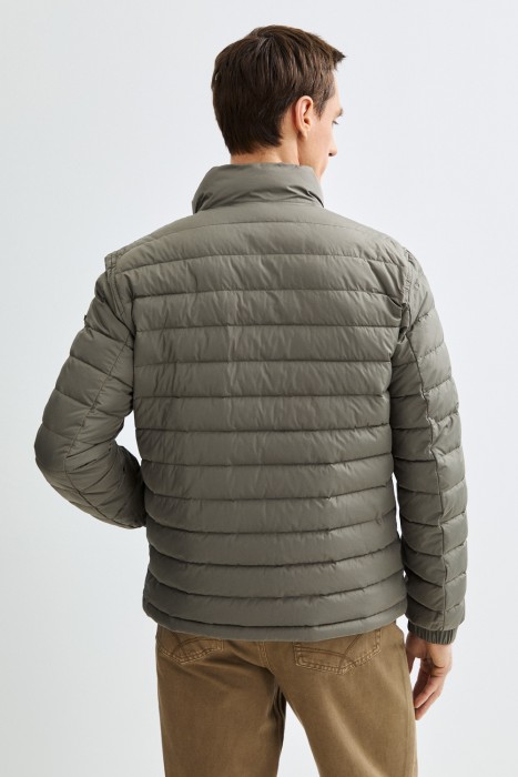 стеганая куртка по цене 6420 руб вид справа