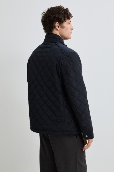 стеганая куртка по цене 7960 руб вид справа