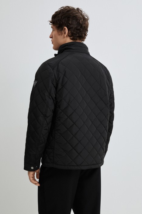 стеганая куртка по цене 7190 руб вид справа