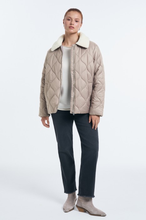 стеганая куртка от бренда снежная королева вид слева