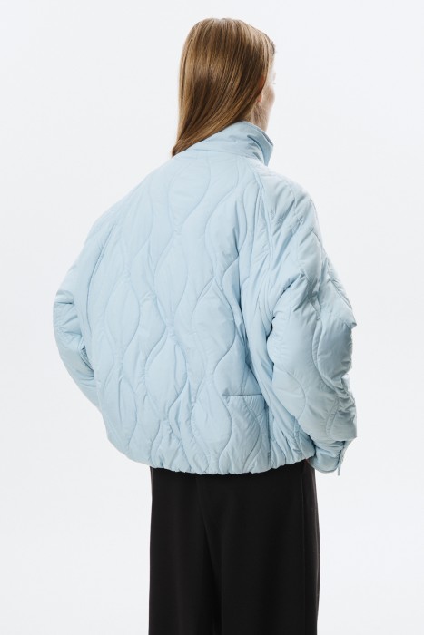 стеганая куртка по цене 6130 руб вид справа