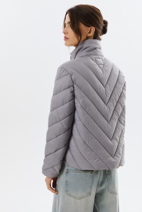 стеганая куртка по цене 4280 руб вид справа