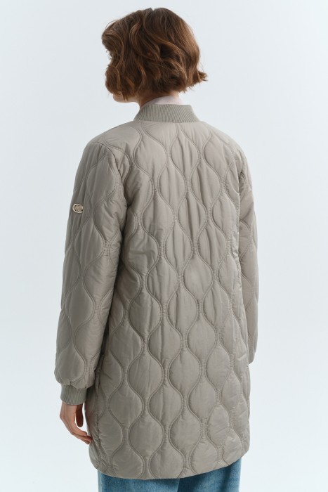 стеганая куртка по цене 4380 руб вид справа